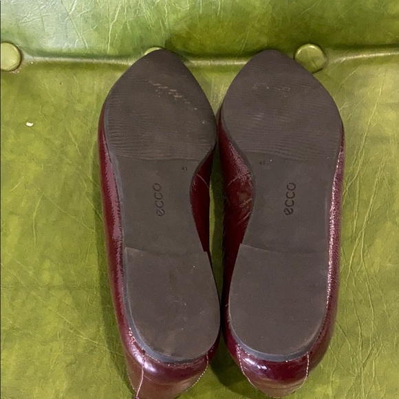 Ecco Maroon Patent Flats - Picture 4 of 4